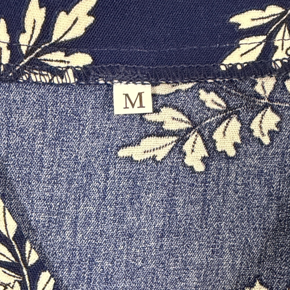Navy Blue Floral Women's Top Size Medium - Picture 5 of 7
